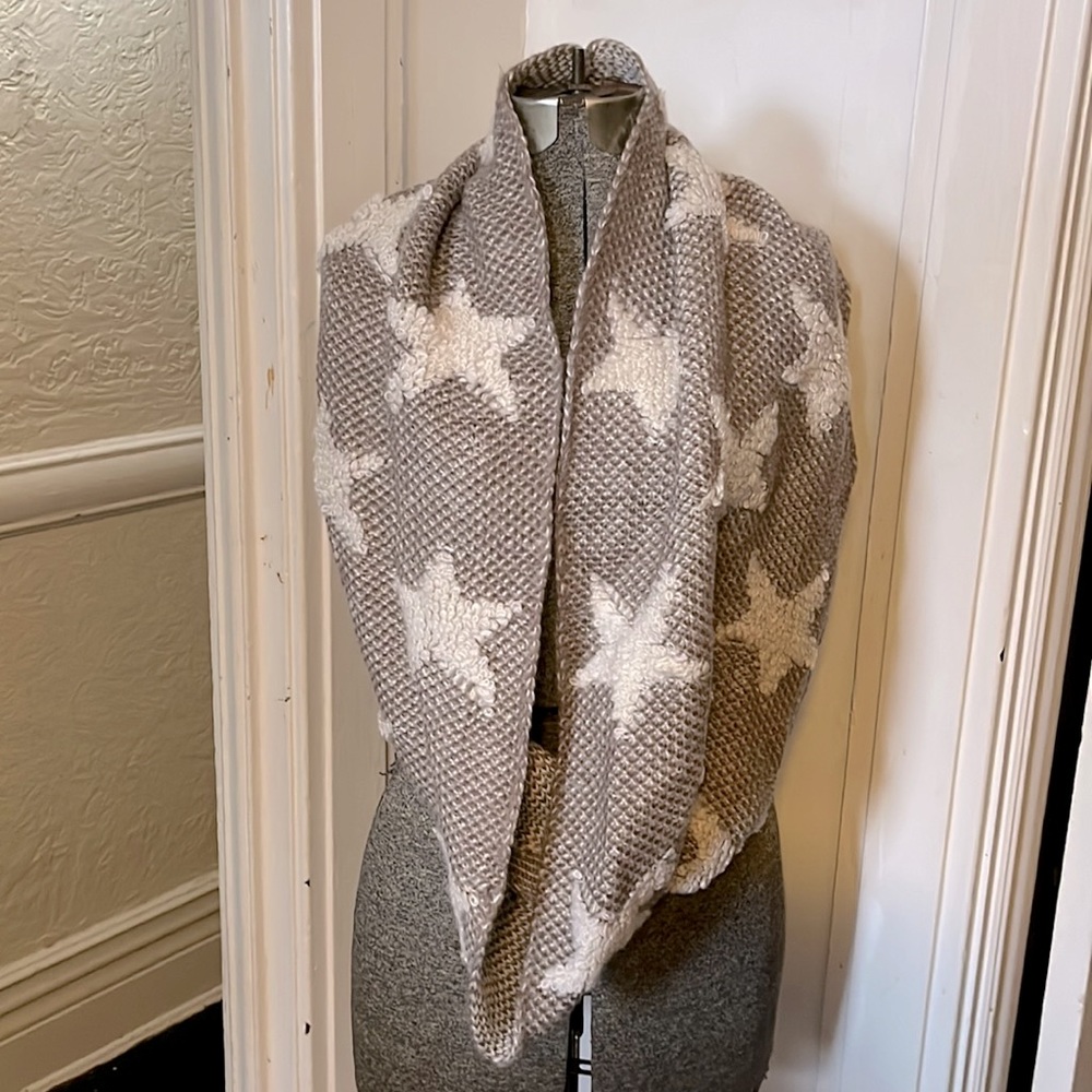 Chunky Star Knit Infiniti Scarf - Picture 2 of 11